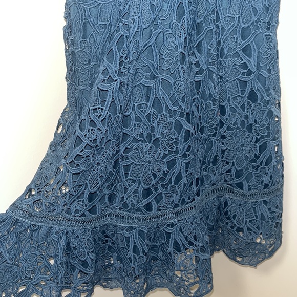 Lace blue strap midi length evening cocktail dress - Picture 4 of 6